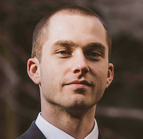 Analista de trading Thomas Whitfield, especialista em mercado cripto, retrato
